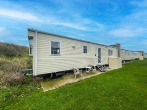 Lovely 6 Berth Caravan For Hire In Essex At Naze Marine Park Ref 17299C